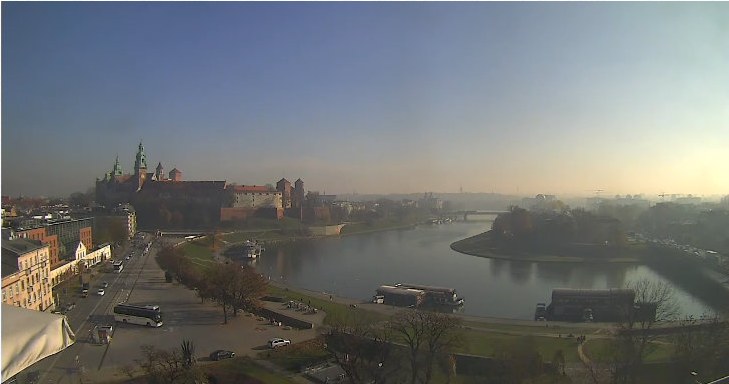 Zakole Wisły zasnute smogiem. Kadr z kamery z godz. 12:45 3.11.2015 /źródło: krakow2.webcamera.pl /INTERIA.PL