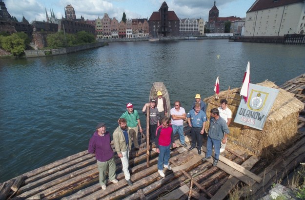 Zakończenie, reaktywowanego w 1993 roku, Flisu Wiślanego zorganizowanego przez Bractwo Flisaków z Ulanowa (Gdańsk, 25.07.1993) /Stefan Kraszewski    /PAP