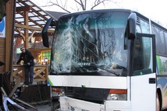 Zakopane: Autobus uderzył w budynek restauracji 