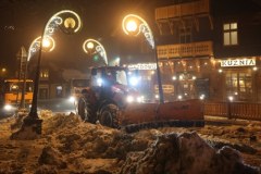 Zakopane: Ciężarówki nocami wywożą śnieg. Galeria