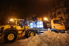 Zakopane: Ciężarówki nocami wywożą śnieg. Galeria