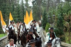 Zakopane: Górale zgromadzili się w Parku Fatimskim na Krzeptówkach