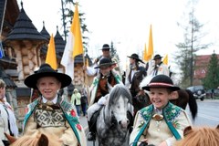 Zakopane: Górale zgromadzili się w Parku Fatimskim na Krzeptówkach