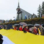 Zakopane: Marsz w obronie św. Jana Pawła II z udziałem kard. Dziwisza