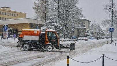 Zakopane walczy ze śniegiem. Ciężarówki w akcji