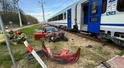 Zakopianka sparaliżowana. Auto wjechało pod pociąg na Podhalu