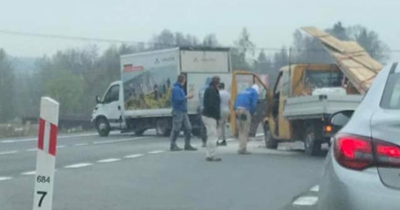 Zakopianka: Zderzenie dwóch dostawczaków w Głogoczowie