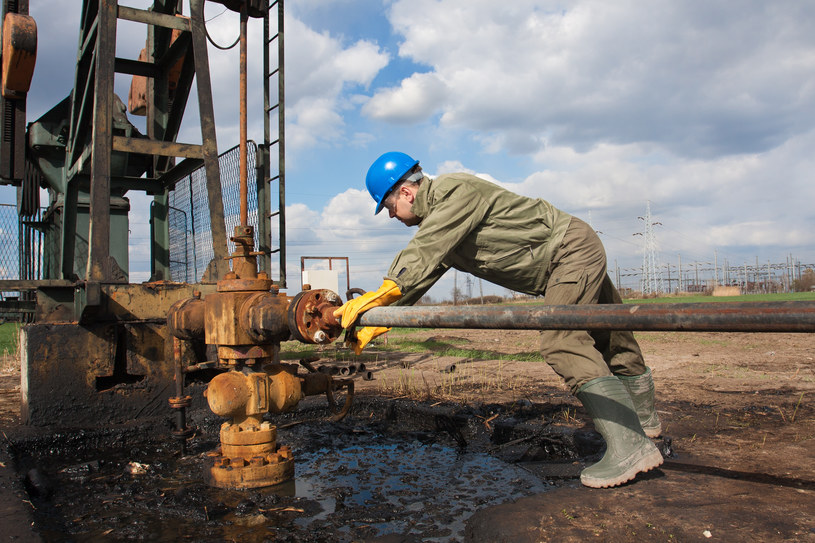 Zakręcanie kurka z ropą czy gazem to sprawdzona praktyka na surowcowych wojnach. Zdj. ilustracyjne /123RF/PICSEL