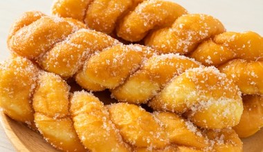 Zakręcone pączki to hit z Korei. Wypróbuj prosty przepis na karnawałową słodycz