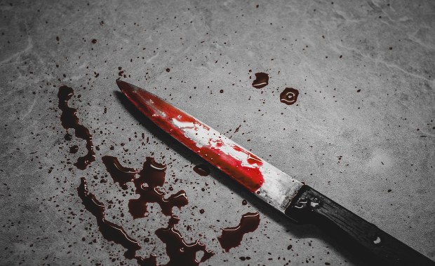 Zakrwawiony nóż obok ciała. Tajemnicza śmierć w Wielkopolsce