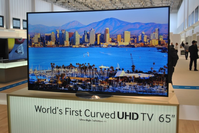 Zakrzywiony telewizor Ultra HD Samsunga - zaprezentowany podczas targów IFA 2013 w Berlinie /INTERIA.PL