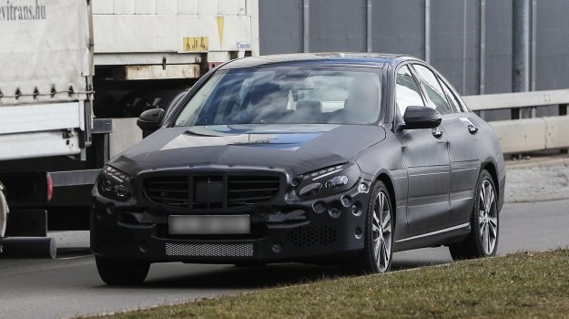 Zakumflowany egzemplarz nowego Mercedesa klasy C (W205). /Motor