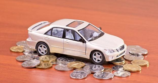 Zakup samochodu na kredyt związany jest z koniecznością podjęcia całego szeregu decyzji /&copy;123RF/PICSEL