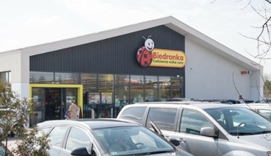 Zakupy przed 1 listopada. Biedronka otwarta dłużej, a jak Lidl, Auchan i Carrefour?