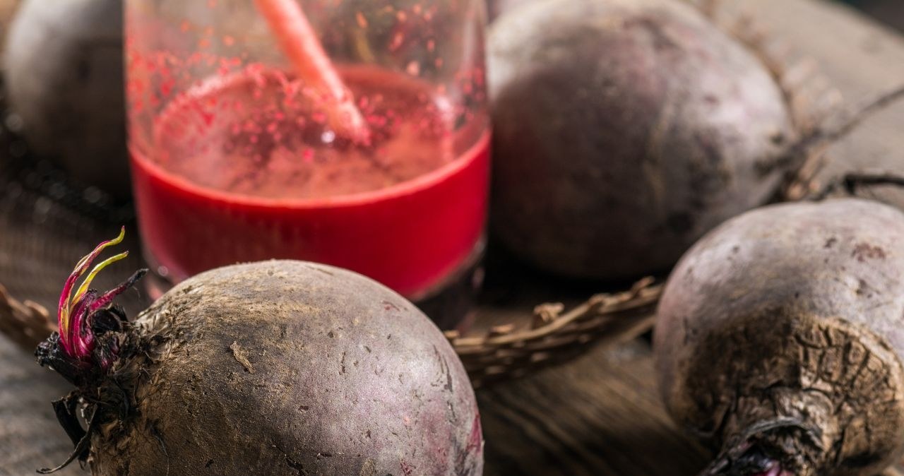 Zakwas z buraków działa jak naturalny probiotyk wspiera mikroflorę jelitową, poprawia trawienie i wspomaga odporność /Canva Pro /INTERIA.PL