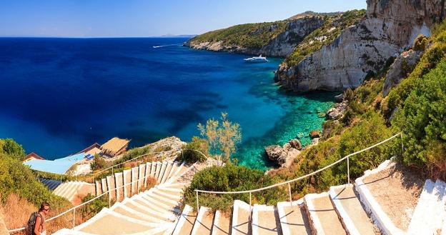 Zakynthos zachwyca przede wszystkim niebiańskimi krajobrazami /&copy;123RF/PICSEL