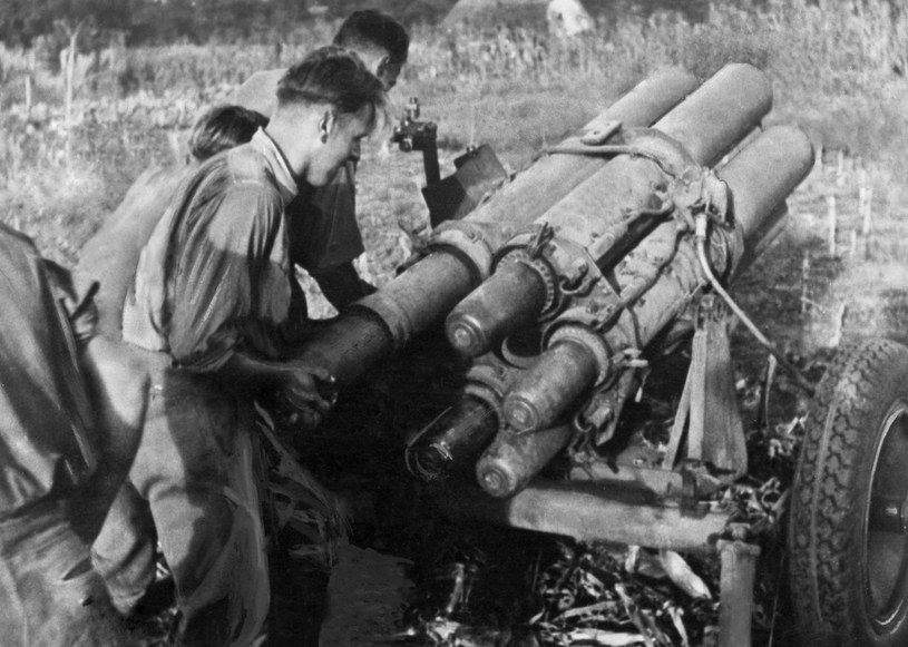 Załadowana wyrzutnia 15-cm Nebelwerfer-41 na froncie wschodnim w 1943 roku /Getty Images
