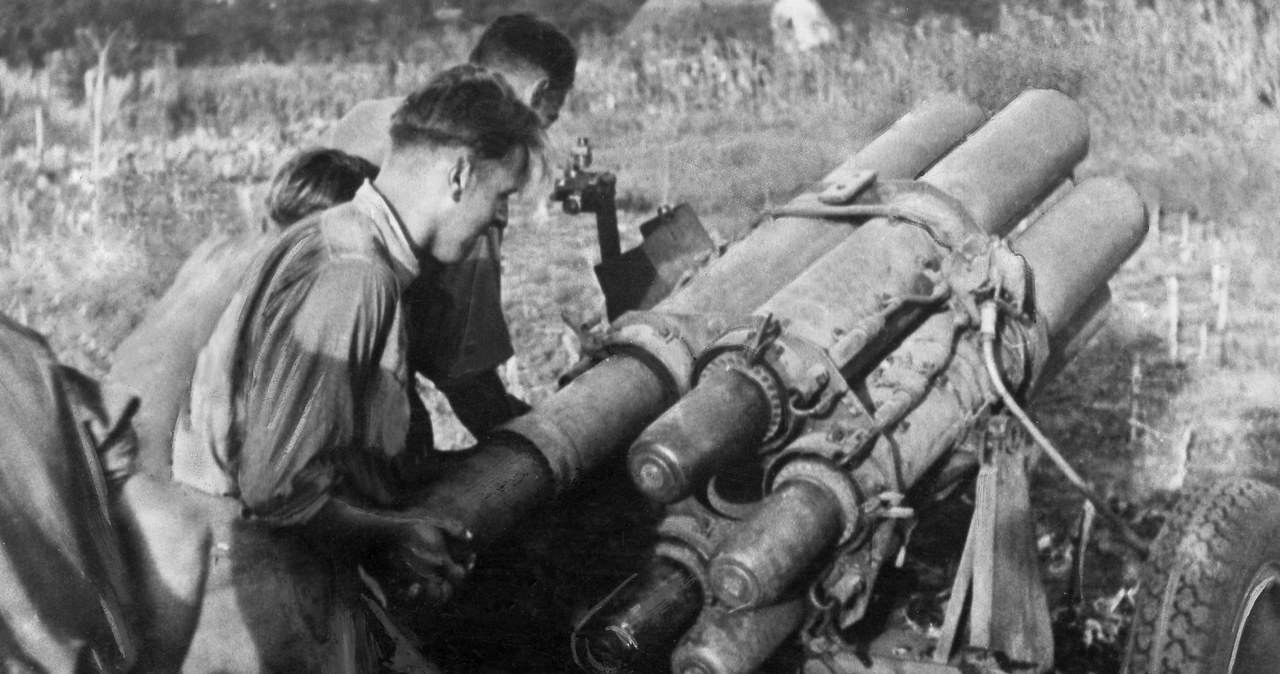 Załadowana wyrzutnia 15-cm Nebelwerfer-41 na froncie wschodnim w 1943 roku /Getty Images