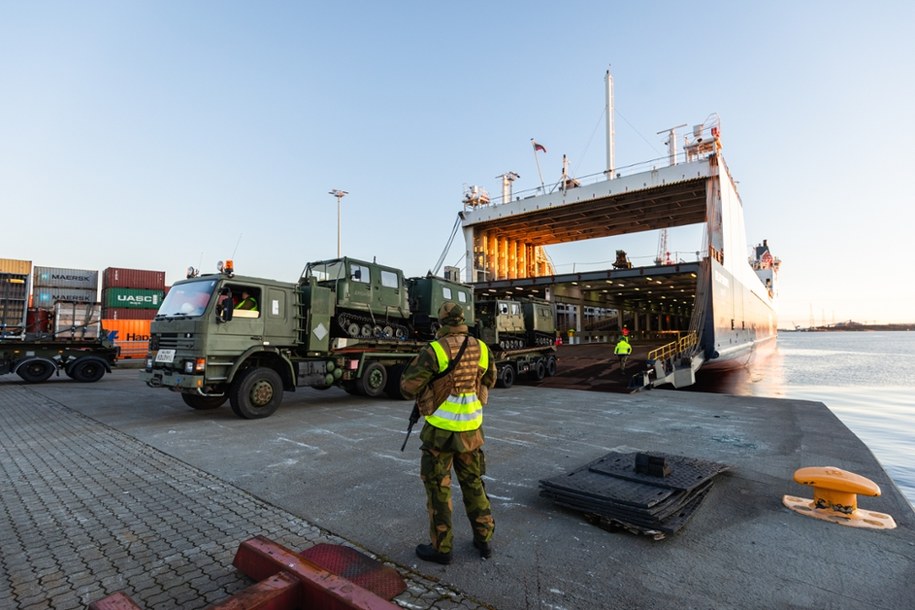 Załadunek norweskiego sprzętu wojskowego /Fot: Fabian Helmersen / Forsvaret /