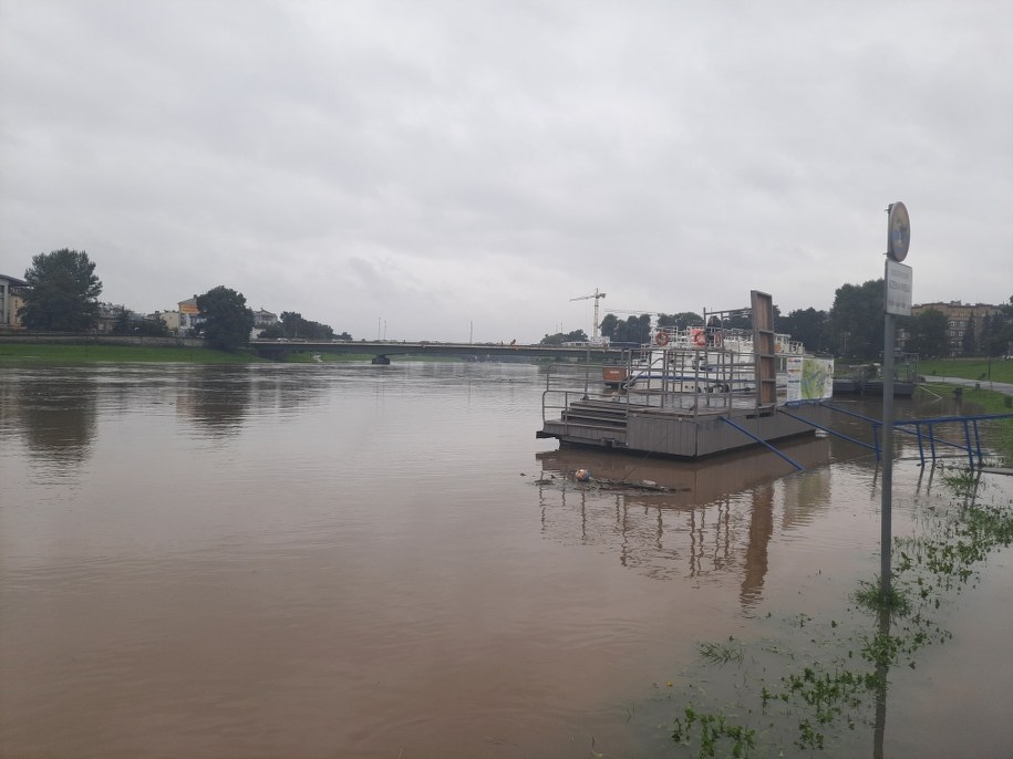 Zalana część Bulwarów Wiślanych w Krakowie /Marek Wiosło /RMF FM