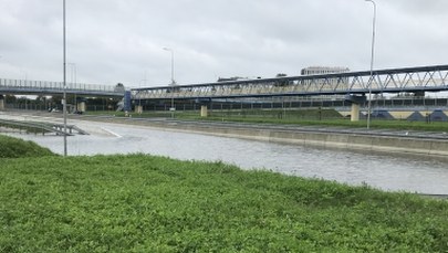 Zalana część Południowej Obwodnicy Warszawy. To kolejna taka sytuacja w ostatnich miesiącach