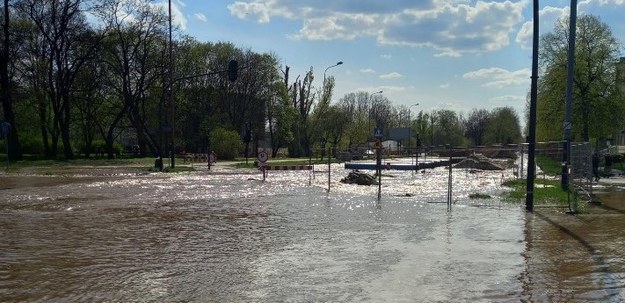 Zalana ul. Wojska Polskiego w Łodzi /Gorąca Linia RMF FM