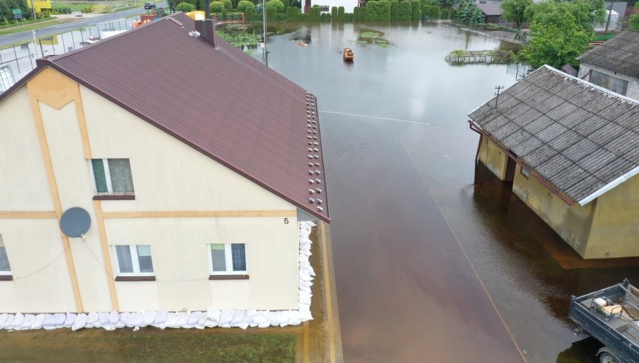 Zalane domy w rejonie Dąbrowy Tarnowskiej. /Jacek Skóra /RMF FM