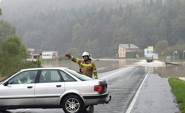 Zalane drogi i osuwiska. Utrudnienia po ulewach w Małopolsce