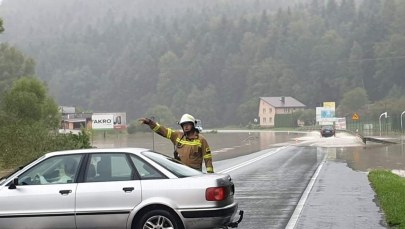 Zalane drogi i osuwiska. Utrudnienia po ulewach w Małopolsce