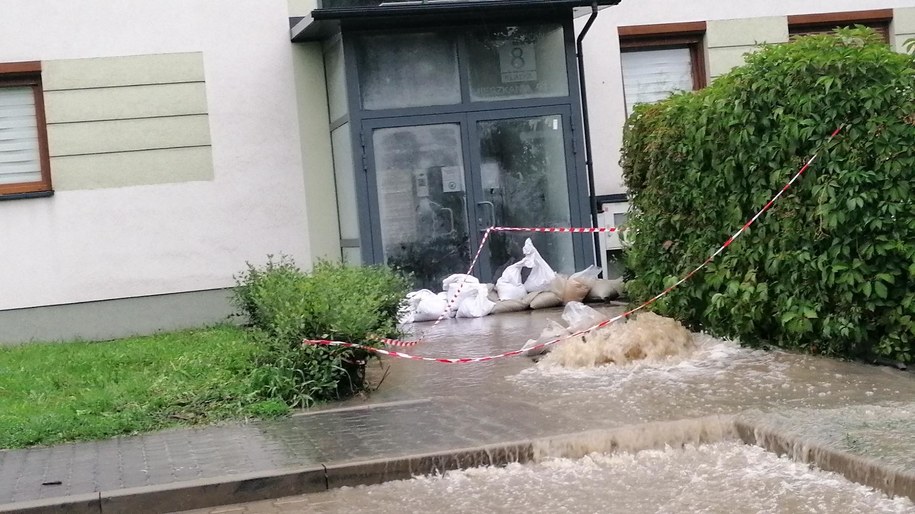 Zalane osiedle Złocień w Krakowie. Zdjęcie przesłał za pomocą Gorącej Linii RMF FM słuchacz Piotr /Gorąca Linia /