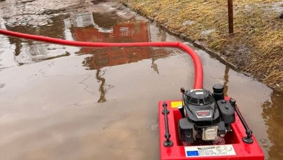 Zalane posesje i nieprzejezdne drogi. Roztopy dają się we znaki