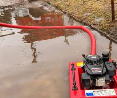 Zalane posesje i nieprzejezdne drogi. Roztopy dają się we znaki