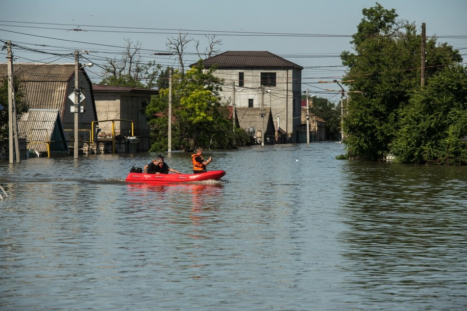 Zalane tereny Chersonia po zniszczeniu tamy na Dnieprze /Vladyslav Musiienko /PAP