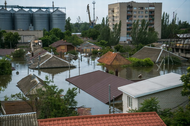 Zalane tereny Chersonia po zniszczeniu tamy na Dnieprze /Vladyslav Musiienko /PAP