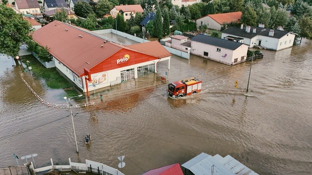 Zalane tereny w Lewinie Brzeskim w woj. opolskim /Michał Meissner /PAP