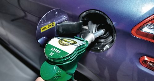 Zalanie baku paliwem o mniejszej liczbie oktanów na pewno nie zaszkodzi silnikowi benzynowemu. /Motor