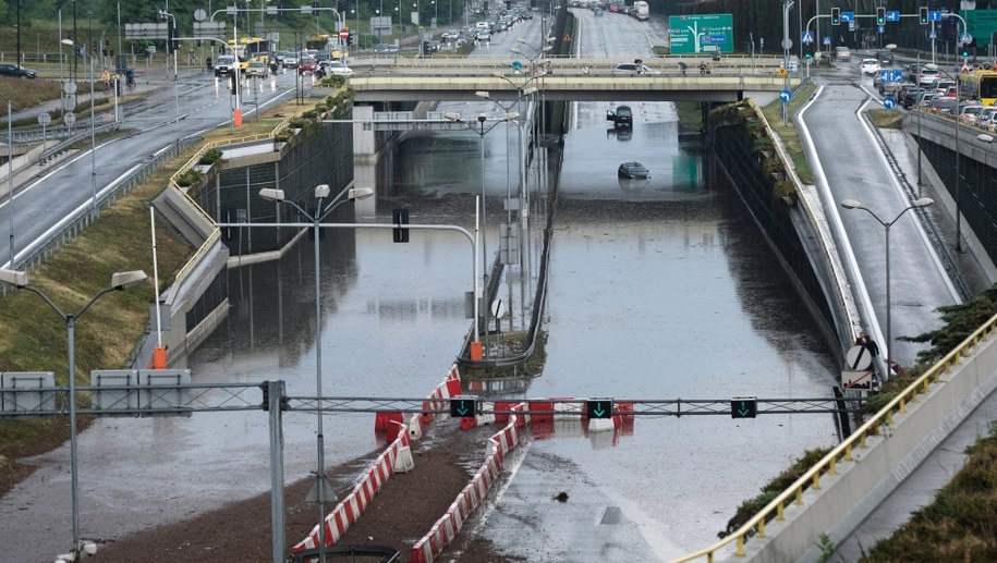 Zalany tunel w Katowicach po burzy w piątek / 	Andrzej Grygiel    /PAP