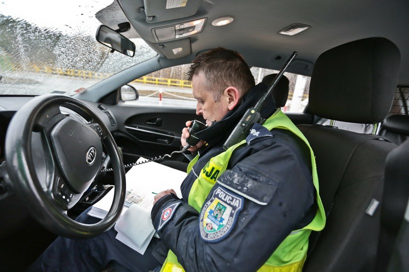 Zaledwie 7 proc. kierowców ukaranych za brak OC "wpadło" w czasie kontroli na drodze /PIOTR JEDZURA/REPORTER /Agencja SE/East News