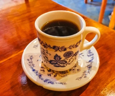 Zalej wodą, odczekaj, a potem dodaj do porannej kawy. Nietypowy dodatek sprawi, że wreszcie zaczniesz chudnąć