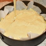 Zalewam gruszki masą budyniową. Szybkie ciasto na jesienne chłody