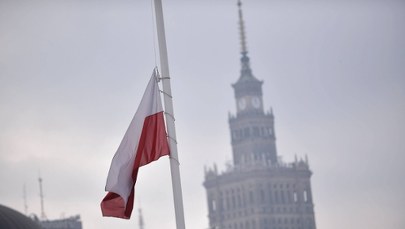 Żałoba narodowa w dniu pogrzebu papieża. Co to oznacza?
