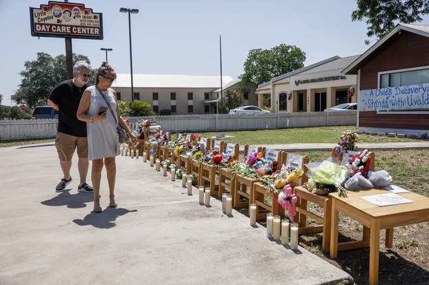 Żałoba po majowej masakrze w szkole w amerykańskim Uvalde /TANNEN MAURY  /PAP/EPA