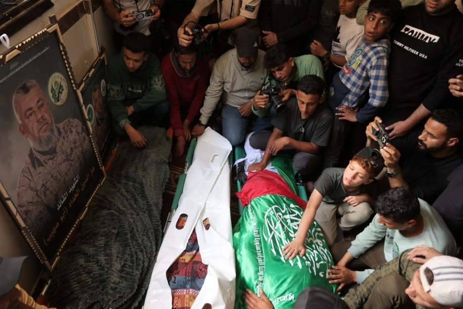 Żałobnicy żegnają zabitego w izraelskim ataku dowódcę wojskowego ramienia palestyńskiego ruchu Hamas; Strefa Gazy, 16 maja 2026 /OMAR AL-QATTAA/AFP/East News /East News