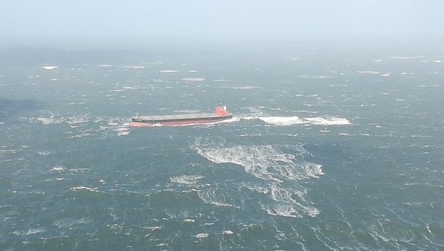 Załoga „Glory Amsterdam” przez kilka godzin nie była w stanie zapanować nad statkiem /GERMAN FEDERAL POLICE  /PAP/EPA