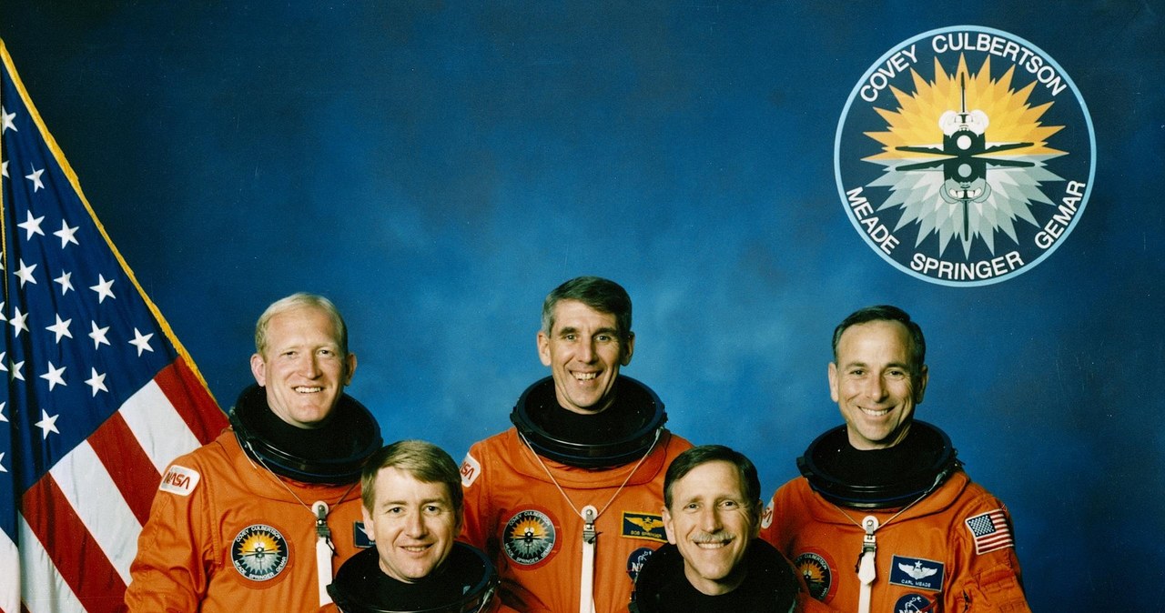 Załoga misji STS-38. Pierwszy z lewej to Sam Gemar /NASA /