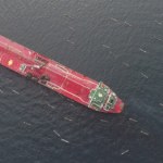 ropa naftowa Załoga nadała sygnał SOS przed wejściem do portu. Trwa walka o zapobieżenie katastrofie