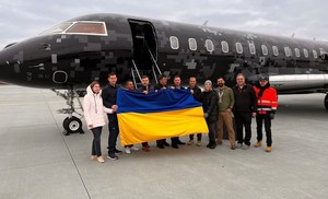 Załoga Polaris Dawn poleci w kosmos z flagą Ukrainy