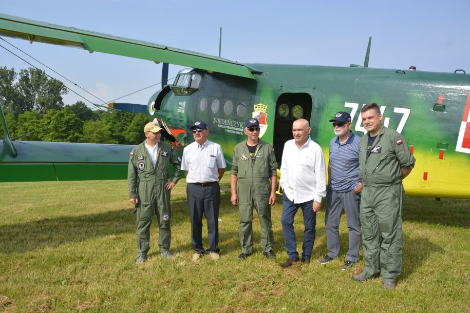 Załoga "Wiedeńczyk" przed dzisiejszym wylotem na lotnisku w Czyżynach /mat.prasowe /