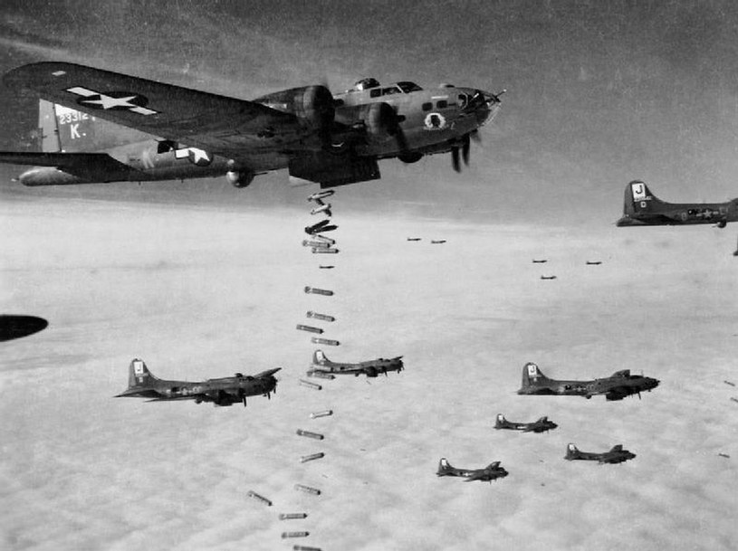 Załogi Flakturmów mogły pochwalić się całkiem niezłymi wynikami w walce z lotnictwem bombowym /USAAF /domena publiczna