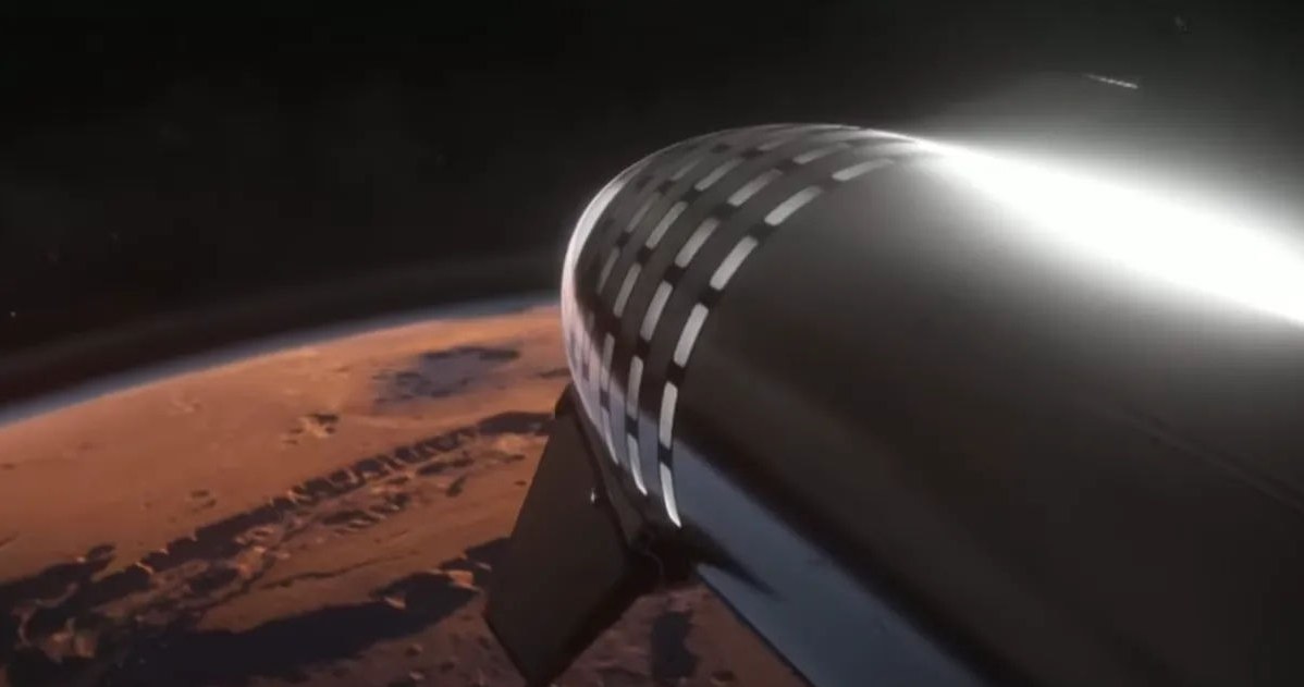 Załogowy Starship dolatujący do Marsa /SpaceX /materiały prasowe